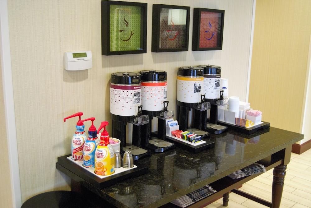 Hampton Inn Тремонтон Экстерьер фото