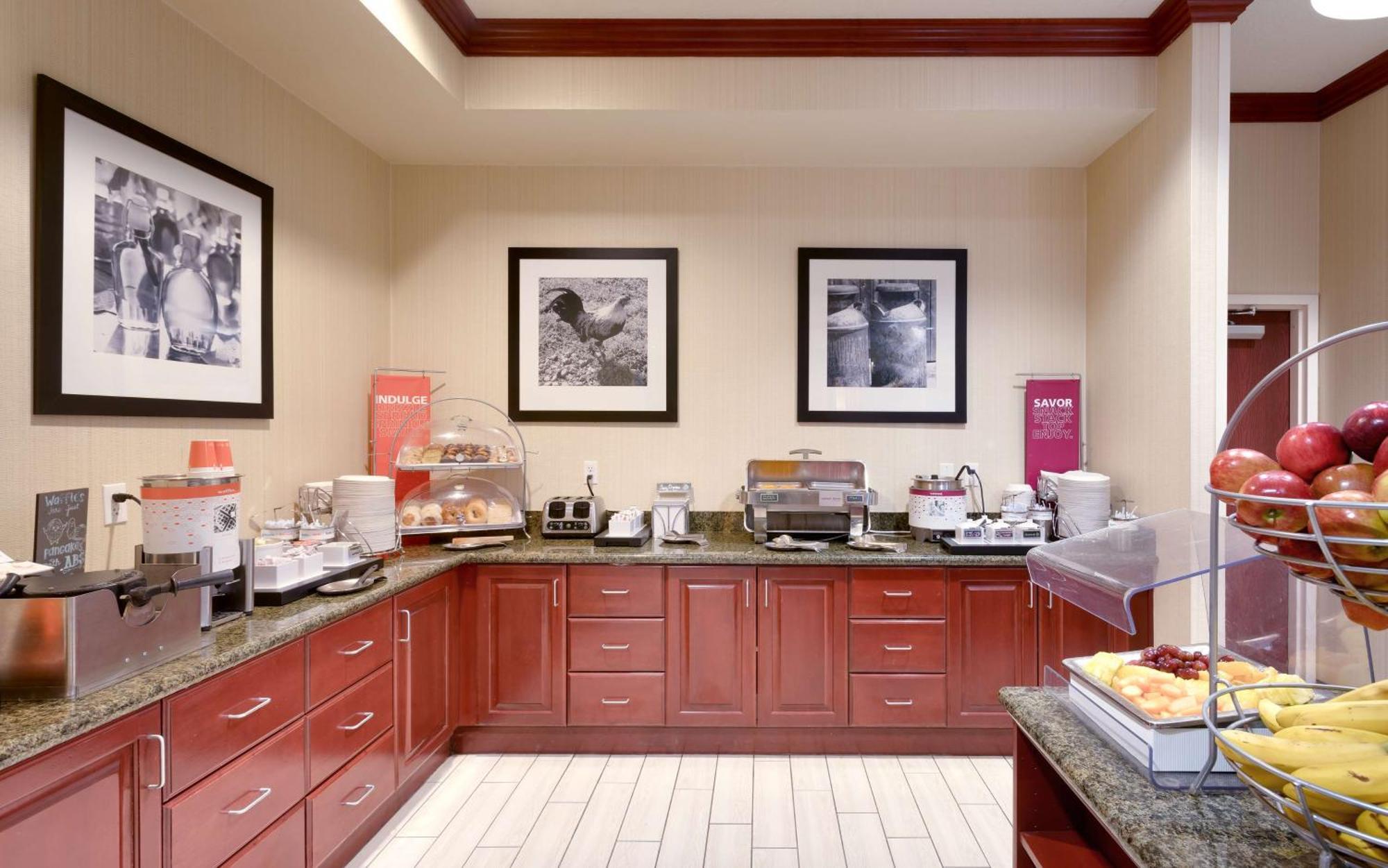 Hampton Inn Тремонтон Экстерьер фото