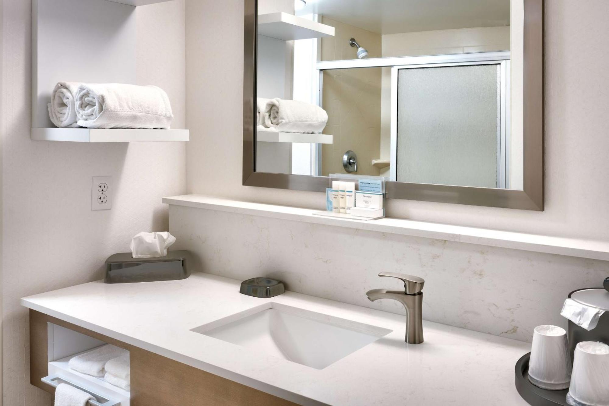 Hampton Inn Тремонтон Экстерьер фото