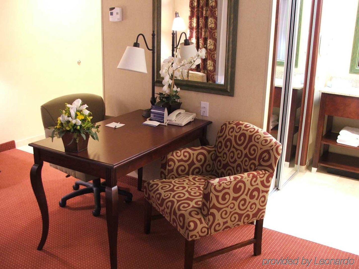 Hampton Inn Тремонтон Номер фото