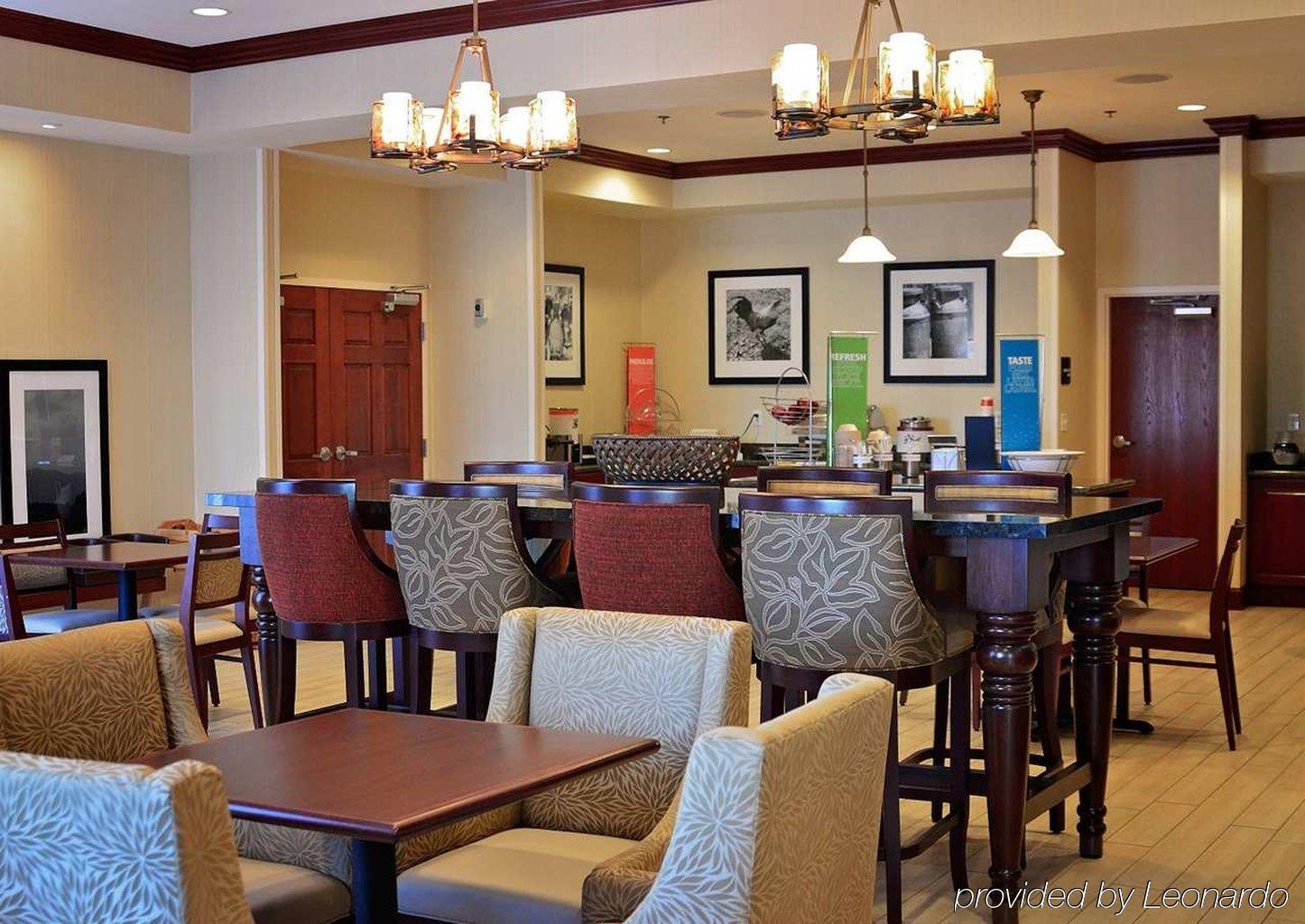 Hampton Inn Тремонтон Экстерьер фото