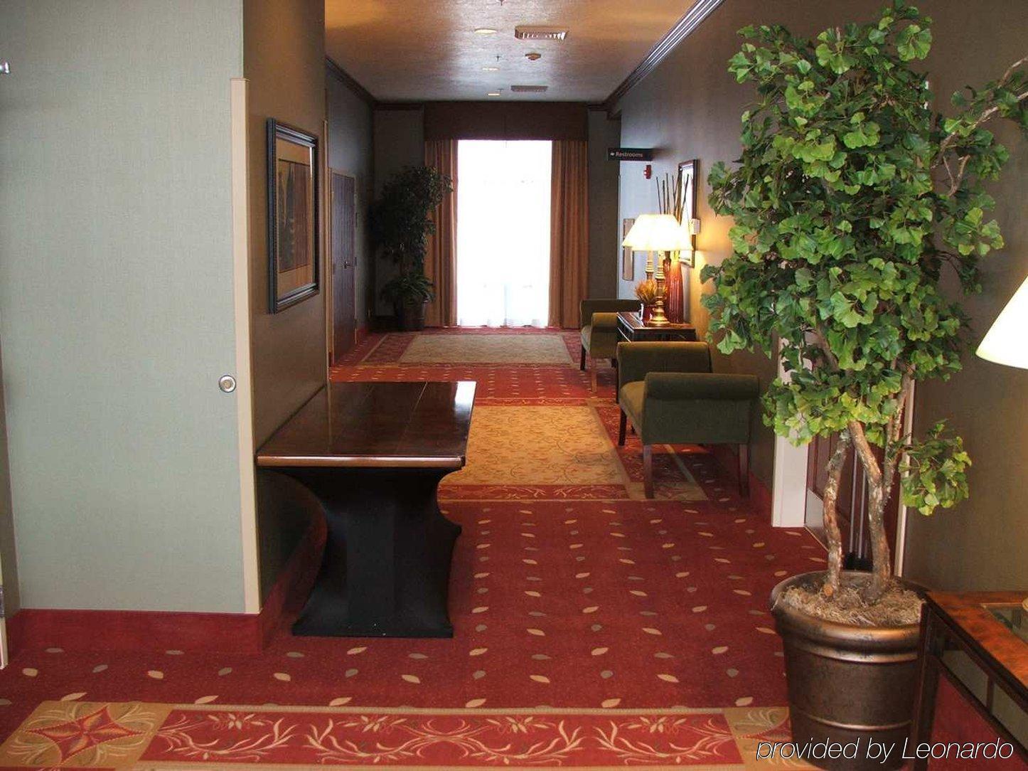 Hampton Inn Тремонтон Интерьер фото