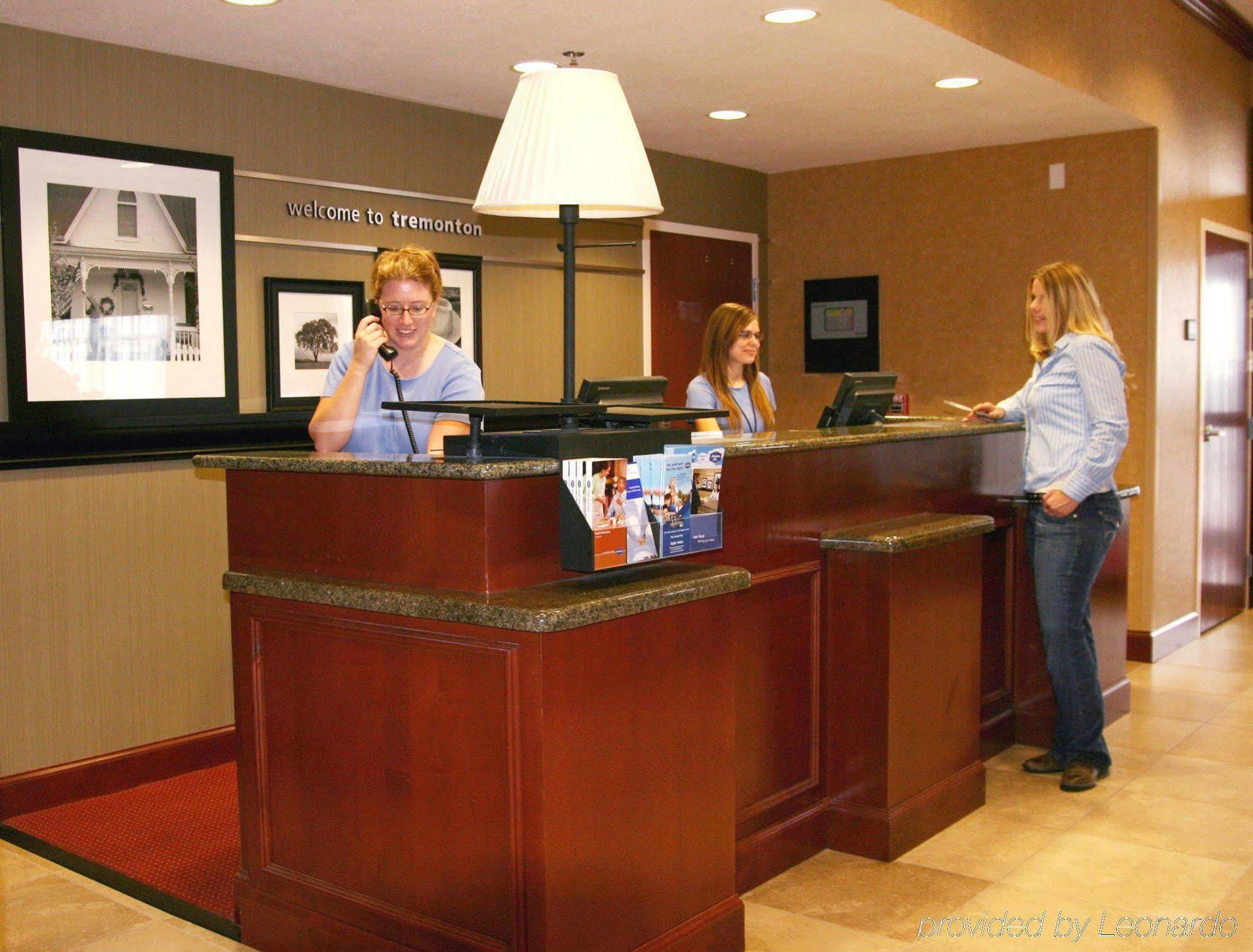Hampton Inn Тремонтон Интерьер фото